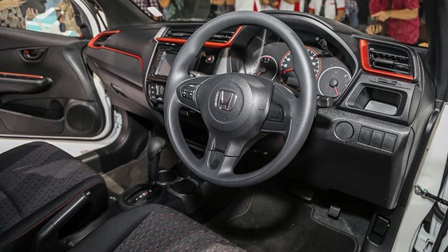 Đánh giá xe Honda Brio: Nội thất